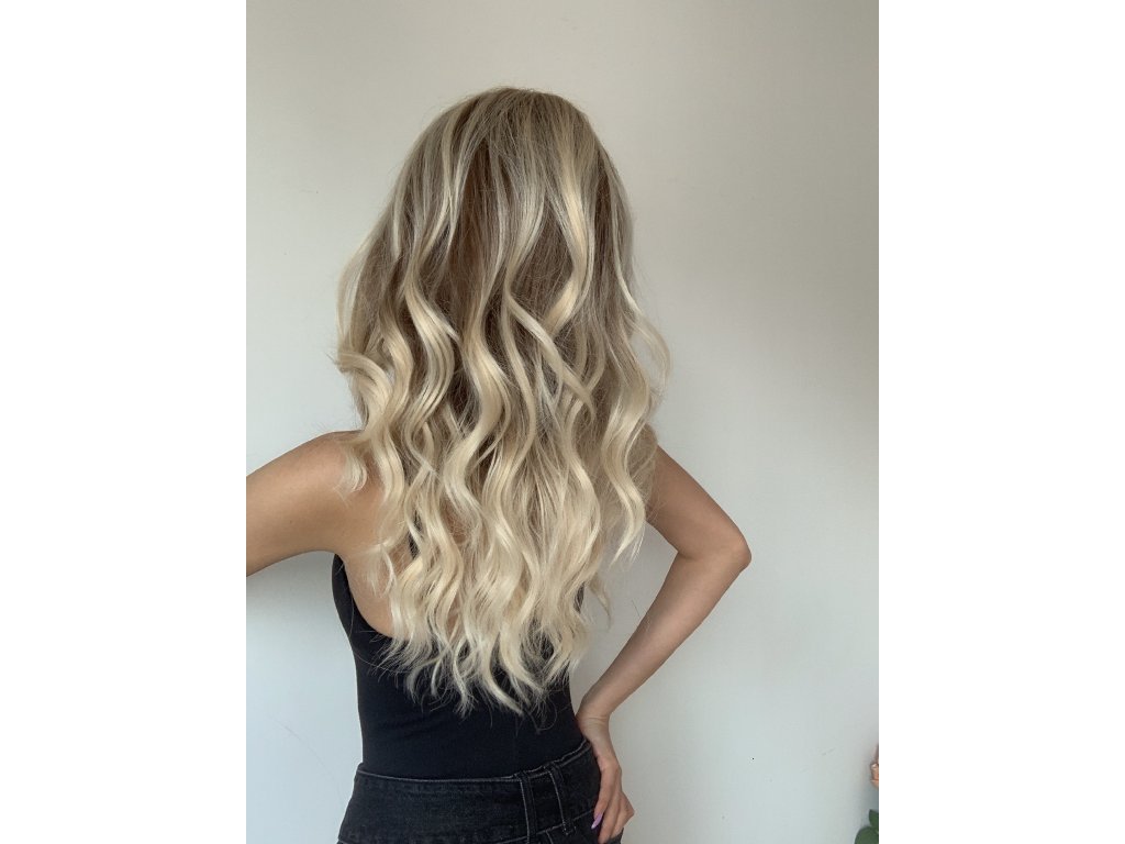 Zářivá blond paruka Caroline se síťkou (lace front)