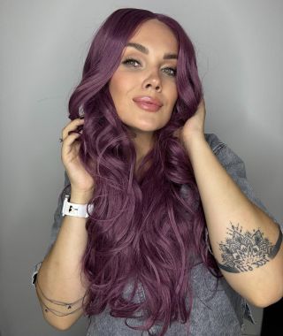 Purpurová paruka Catlin se síťkou (lace front)💜💜💜 Tuto a další fashion paruky v různých odstínech objednáte...